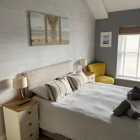 Stylish Tenby Apartment, Great Location, Parking 外观 照片